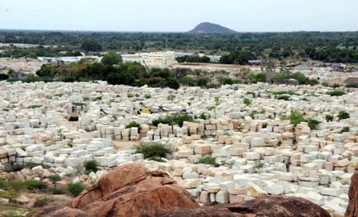 மேலூர் கிரானைட் முறைகேடு: அரசுக்கு ரூ.1200 கோடி இழப்பு ஏற்பட்டதாக புகார்